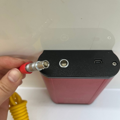 धातु के लिए रंग एलसीडी रिचार्जेबल बैटरी पोर्टेबल कठोरता परीक्षक अनुकूलित सामग्री